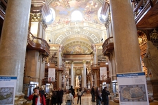 Nationalbibliothek_Prunksaal_01.JPG
